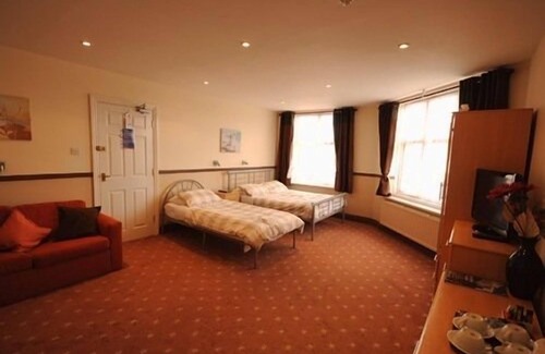 Margate Bed & Breakfast | The Hussar