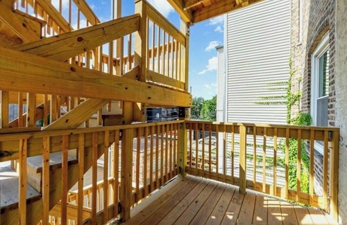 Woodlawn Apartment | The Hyde Park Hide-A-Way is ready to welcome you with the comfort of home!