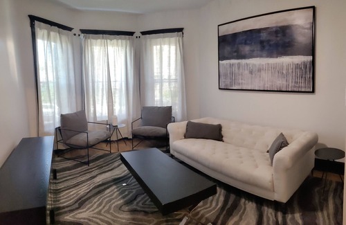 Woodlawn Apartment | The Hyde Park Hide-A-Way is ready to welcome you with the comfort of home!