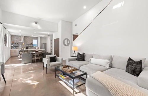 North Hyde Park House | The Hydeaway North | Gorgeous Home Near UT