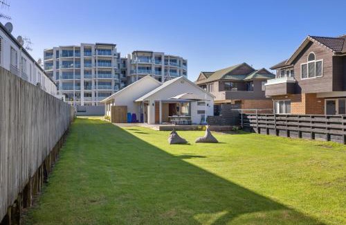 Mount Maunganui House | The Iconic Kiwi Bach, Full Site Downtown Mount
