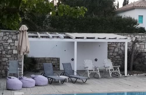 Kompi Apartment | The Iconpainter Peroulia Villa