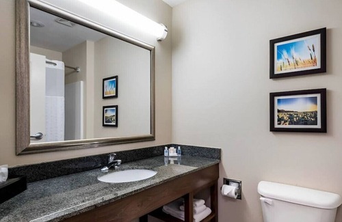 Bonner Springs House | The Ideal Place to Relax & Unwind w/ Our King Room