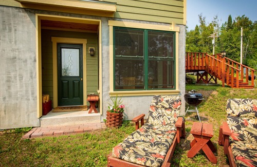 Croftville Condo | The Inn at Croftville Road Cottages #6. On the Shore of Lake Superior.