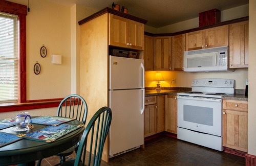 Croftville Condo | The Inn at Croftville Road Cottages #7. On the Shore of Lake Superior.