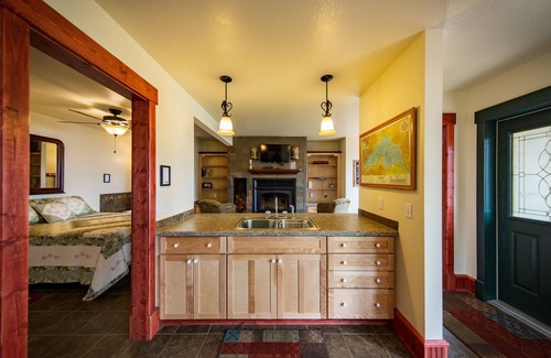 Croftville Condo | The Inn at Croftville Road Cottages #7. On the Shore of Lake Superior.