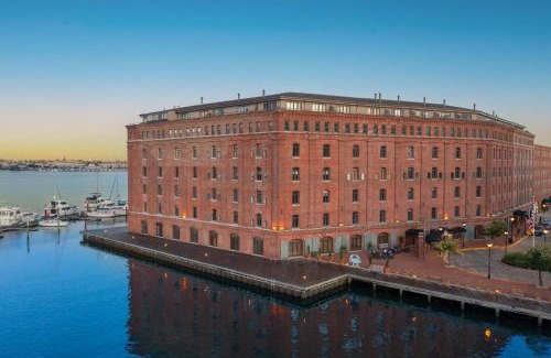 Fells Point Hotel | The Inn at Henderson's Wharf, an Ascend Collection Hotel