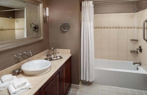 Fells Point Hotel | The Inn at Henderson's Wharf, an Ascend Collection Hotel