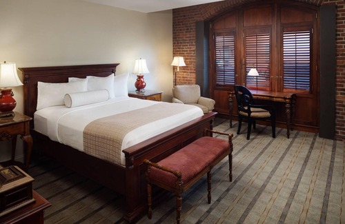 Fells Point Hotel | The Inn at Henderson's Wharf, an Ascend Collection Hotel