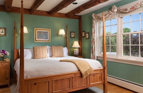 Waitsfield Bed & Breakfast | The Inn at Round Barn Farm