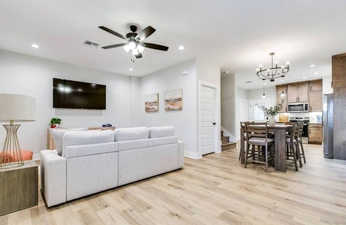 San Angelo House | The Inn @ Holiday - 3BR - 2.5BA!