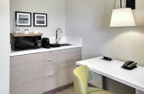 Sarnia Hotel | The Insignia Hotel, Sarnia, a Tribute Portfolio Hotel
