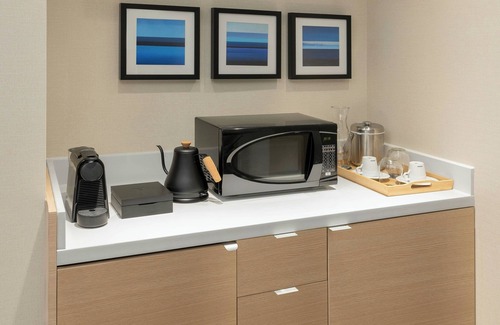 Sarnia Hotel | The Insignia Hotel, Sarnia, a Tribute Portfolio Hotel