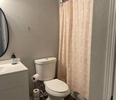 Hamilton Apartment | The Irene - 2 Bedroom Apt in Quilt Town, USA