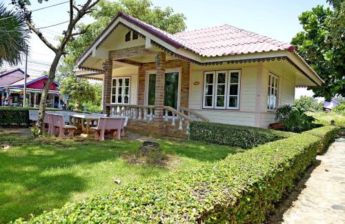 Takat Ngao Resort | The Iris Resort
