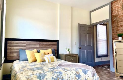 Downtown Niagara Falls House | The Iron Scow - With Private Yard & Free Parking, Minutes From Falls & Casino by Niagara Hospitality