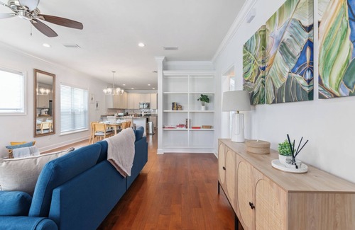 Gainesville House | The Island House: Charming island inspired 3-bedroom house in Gainesville