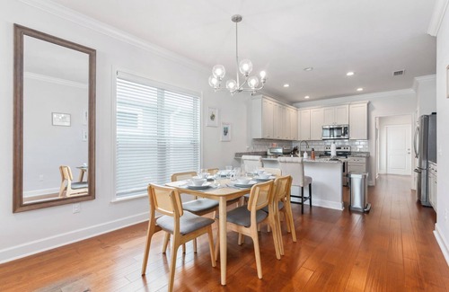 Gainesville House | The Island House: Charming island inspired 3-bedroom house in Gainesville
