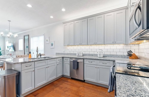 Gainesville House | The Island House: Charming island inspired 3-bedroom house in Gainesville