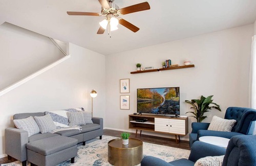Fayetteville House | The Ivory - 1 mi to Razorback Greenway