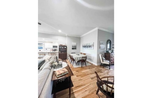 Bentonville House | The Jade House