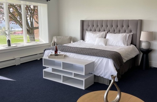 Hector House | The Jade Suite: King Bed with Lake Views