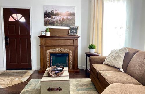 Spring City House | The Jailer's Cottage * Entire Home * Sleeps 12