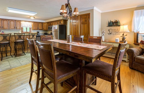 Eddington Cottage | The James House on Chemo Pond Dogs Welcome