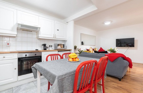 City Centre Dublin Apartment | The Jameson Distillery - A Historic Pad in Central Dublin (With Parking!)