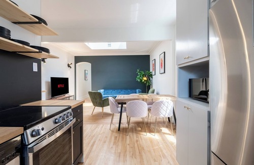 Youville Apartment | The Jasmine Fusion | 2 apartments side to side !