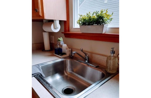 Ferndale House | The Jewel Of Ferndale Perfect location!