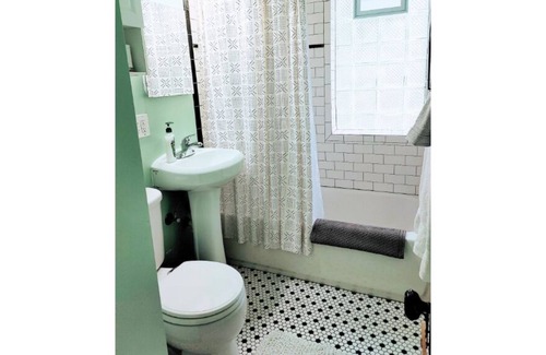 Ferndale House | The Jewel Of Ferndale Perfect location!