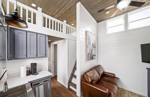 Fredericksburg Cottage | The Johnny - 218