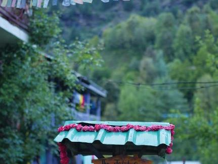 Old Manali House | The Joint Cafe & Stay India