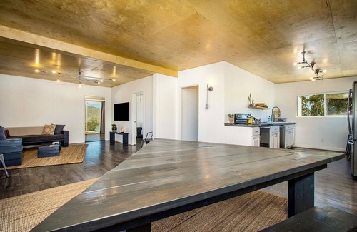 Indian Cove House | The Joshua Tree Whitmore House + Hot Tub
