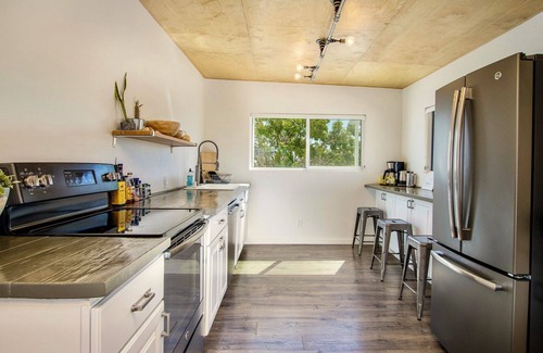 Indian Cove House | The Joshua Tree Whitmore House + Hot Tub