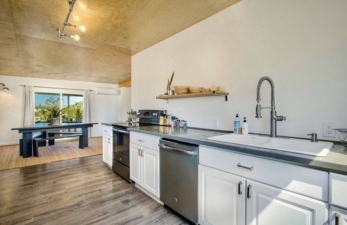 Indian Cove House | The Joshua Tree Whitmore House + Hot Tub