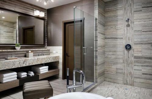 Rossland Hotel | The Josie Hotel, Autograph Collection
