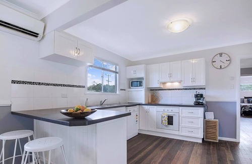Clontarf House | THE JUNE-ROSE: A PRIVATE HOUSE WITH POOL AND SPA!