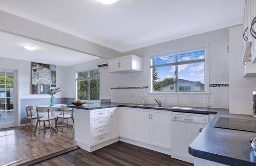 Clontarf House | THE JUNE-ROSE: A PRIVATE HOUSE WITH POOL AND SPA!