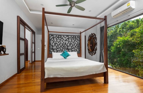 Maret House | The Jungle Club