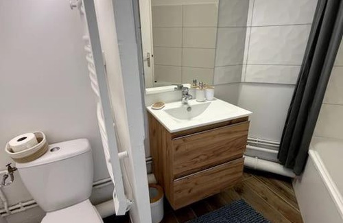 Romans-sur-Isere Apartment | The Jungle Studio, loggia & parking dans résidence