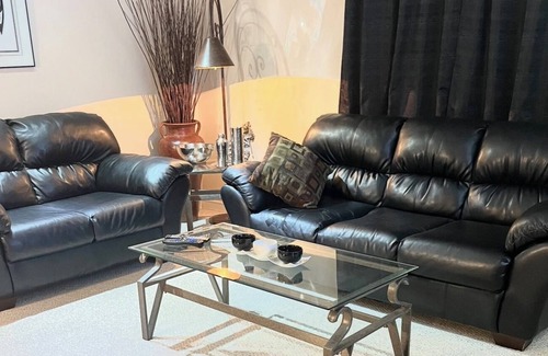 Drumheller House | The Jurassic Suites with 3 Bedroom, 2 Baths & sleeps 6