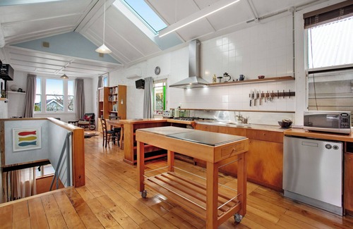 Ponsonby Apartment | The Kauri Retreat near Beaches -Air-Cons