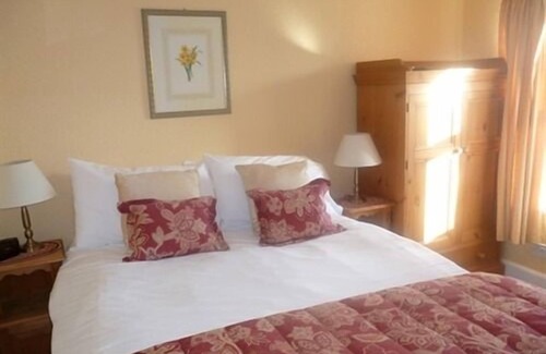 Saint John's Town of Dalry Bed & Breakfast | The Kenbridge Hotel