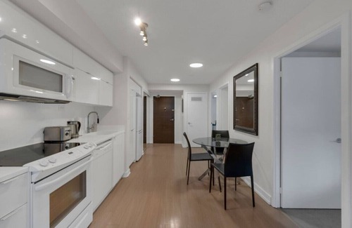 CityPlace Hotel | The Kimberly - 5 min to CN Tower - FREE Parking