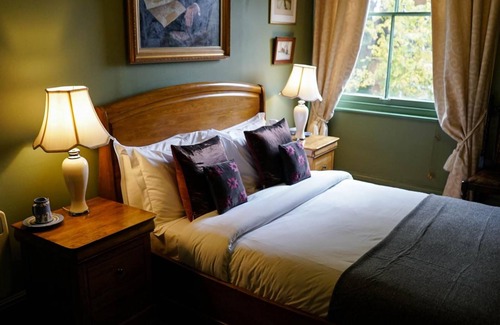 Winchester Hotel | The King Alfred Pub