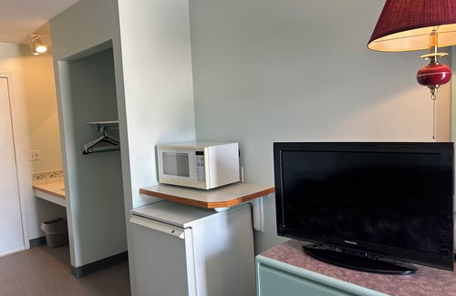 Sundre Hotel | The King's Motel