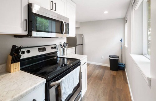 Sioux Falls Apartment | The King Suite | Mid Century & Spacious