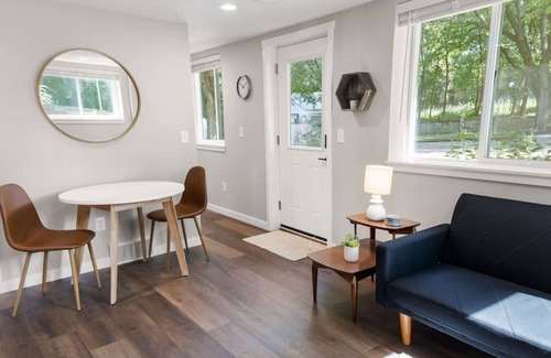 Sioux Falls Apartment | The King Suite | Mid Century & Spacious